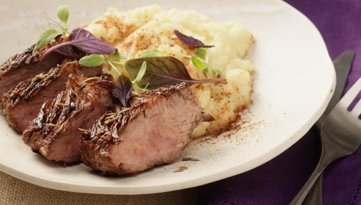 L'Onglet de bœuf à l'échalote et sa purée maison visuel